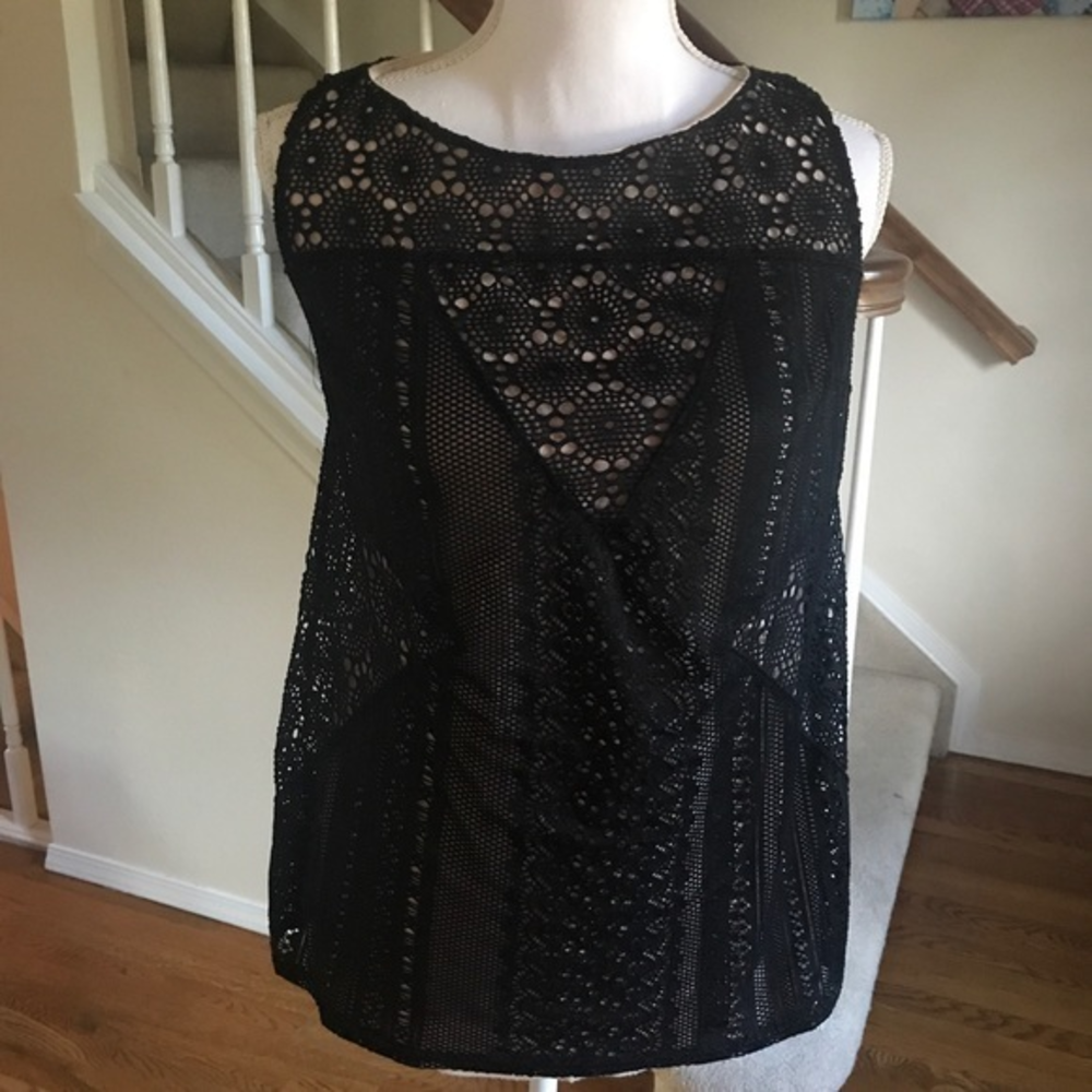 A pea in the Pod lace overlay maternity tank M